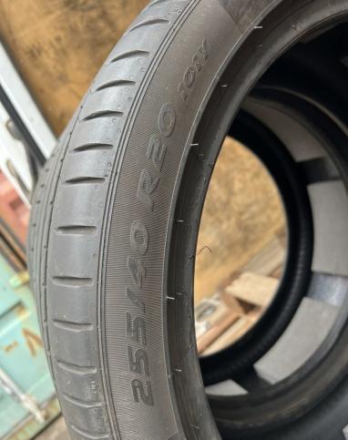 Pirelli P Zero PZ4 255/40 R20