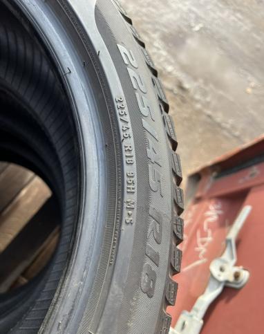 Pirelli Winter Sottozero 3 225/45 R18