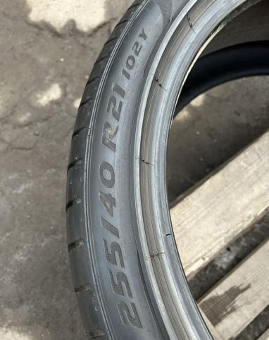 Pirelli P Zero PZ4 255/40 R21