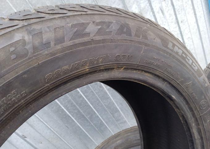 Bridgestone Blizzak LM-32 225/55 R17