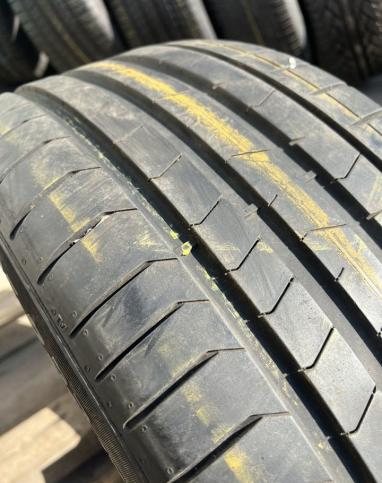 Pirelli P Zero PZ4 275/35 R22