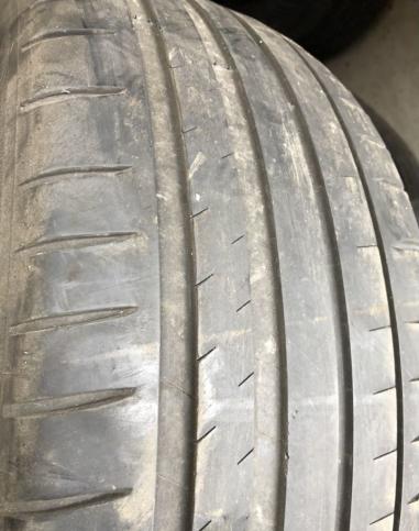 Michelin Pilot Sport 4 235/45 R18