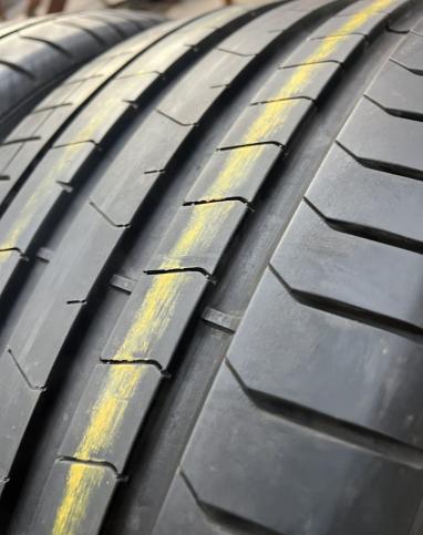 Pirelli P Zero PZ4 255/40 R21