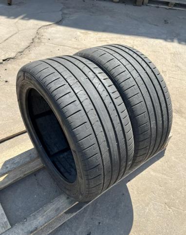 Pirelli P Zero PZ4 255/40 R18