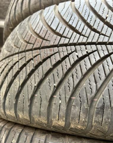 Goodyear Vector 4Seasons Gen-2 235/55 R17