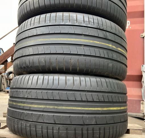 Pirelli P Zero PZ4 275/40 R21 и 315/35 R21