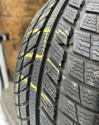 Syron Everest 1 Plus 215/55 R16