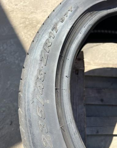 Pirelli P Zero 235/45 R17