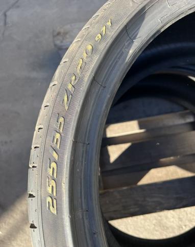 Pirelli P Zero PZ4 255/35 R20