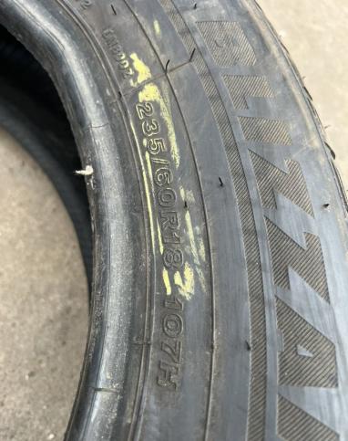 Bridgestone Blizzak LM-80 235/60 R18