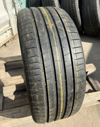 Pirelli P Zero PZ4 275/35 R22