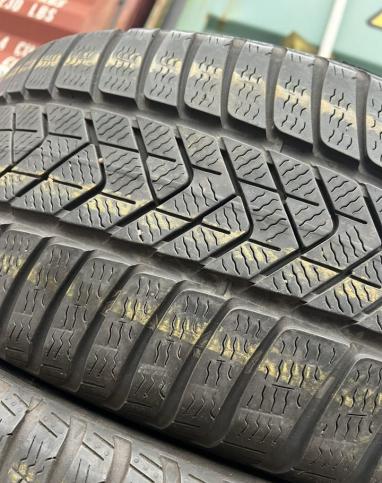 Pirelli Winter Sottozero 3 235/35 R20