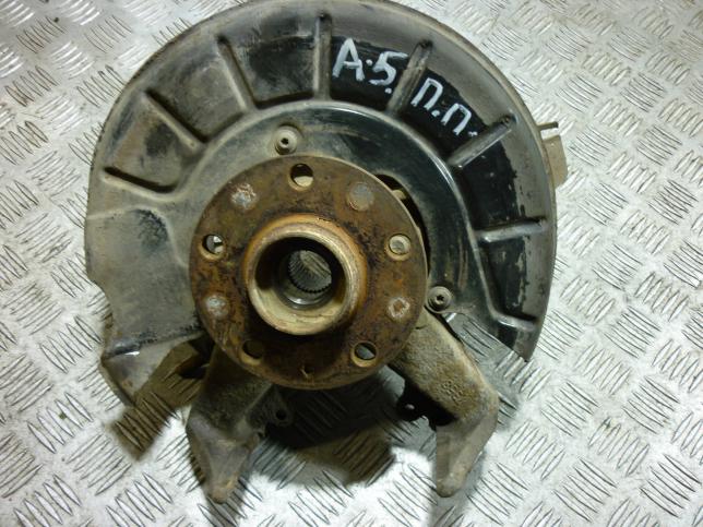 Кулак передний правый VAG 1K0407256T
