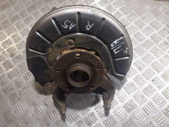 Кулак передний правый VAG 1K0407256T