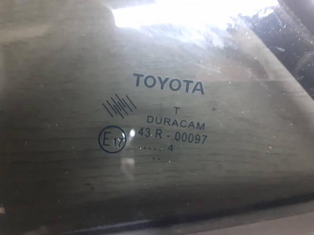 Форточка задней левой двери Toyota Corolla E18 6812402330