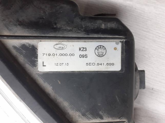 Фара противотуманная левая Skoda Octavia A7 5E0941699