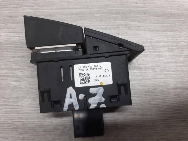 Кнопка аварийки Skoda Octavia A7 5E0953507C