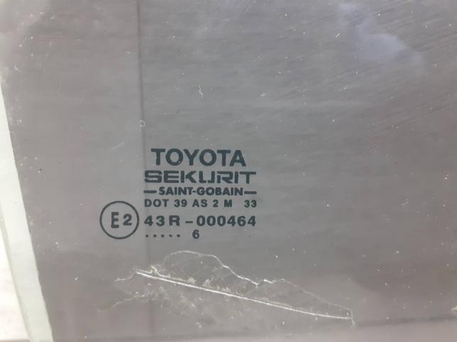 Стекло задней правой двери Toyota Corolla E12 6810302070