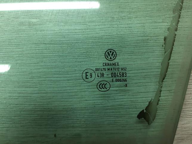 Стекло передней левой двери Volkswagen Jetta 5 1K5845201B
