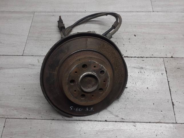 Кулак задний левый Volvo 30666556