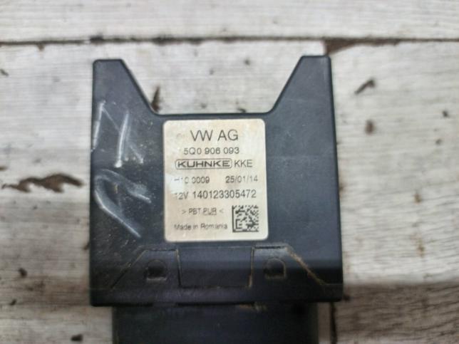 Реле бензонасоса VAG 5Q0906093