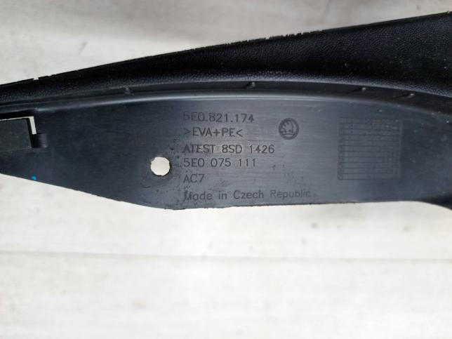 Брызговик передний правый Skoda Octavia A7 5E0821174