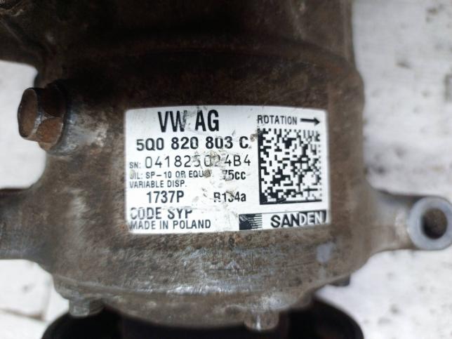 Компрессор кондиционера VAG 5Q0820803C