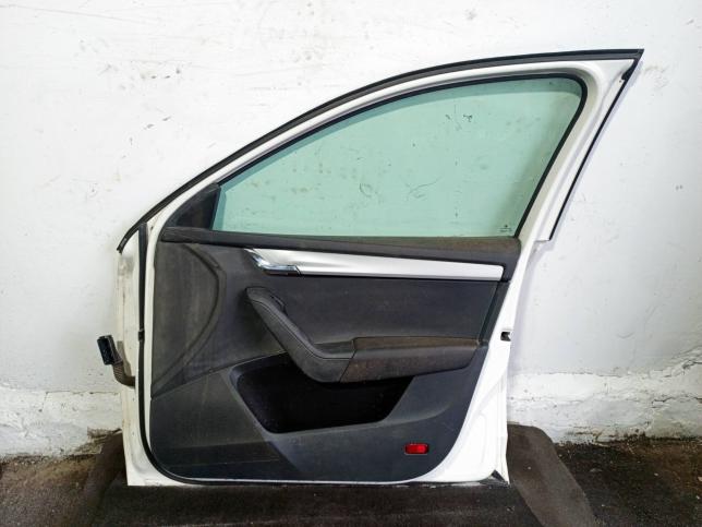 Дверь передняя правая Skoda Octavia A7 5EU831052A