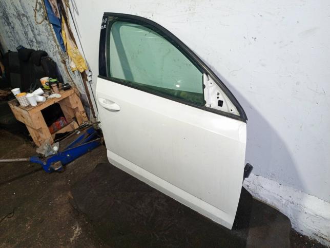 Дверь передняя правая Skoda Octavia A7 5EU831052A