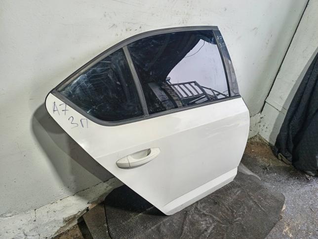 Дверь задняя правая Skoda Octavia A7 лифтбэк 5E5833056B