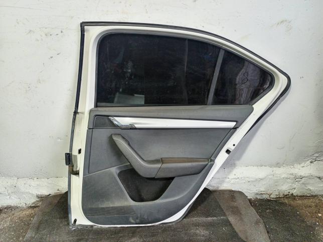 Дверь задняя правая Skoda Octavia A7 лифтбэк 5E5833056B