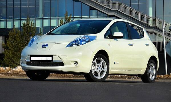 Nissan Leaf Бампер передний 620223NF0H