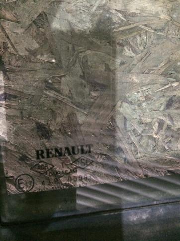 Стекло задней левой двери Renault Symbol 7700842895