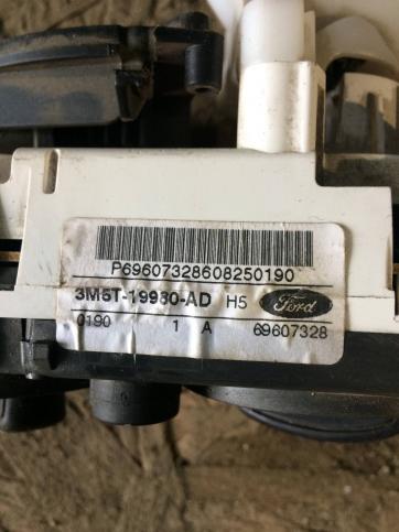 Блок управления печкой Ford Focus 2 1374165