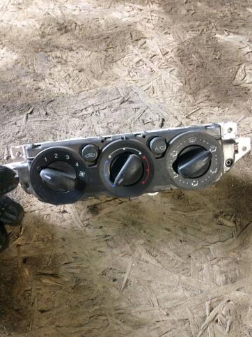 Блок управления печкой Ford Focus 2 1374165