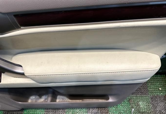 Обшивка боковой двери передняя правая Lexus Gx460 67610-60G20-C2