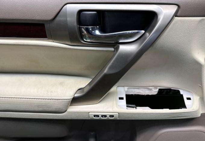 Обшивка боковой двери передняя левая Lexus Gx460 67620-60F70-E0