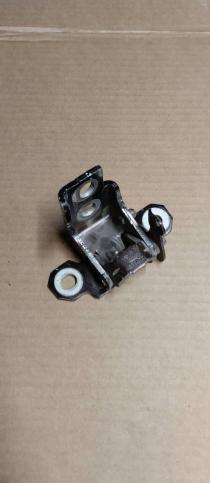 Петля двери задняя RH верх Renault Kaptur 804000016R