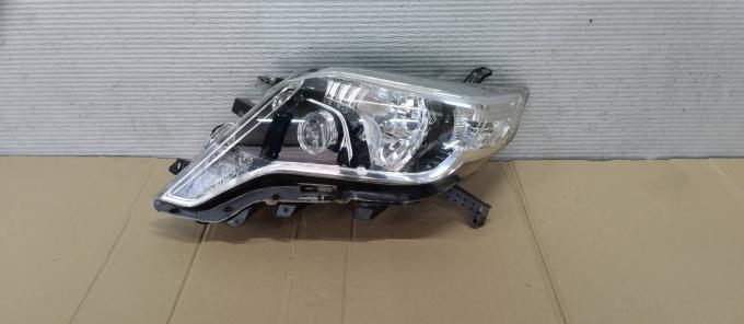 Фара левая Toyota Land Cruiser 150 Prado 8118560J20