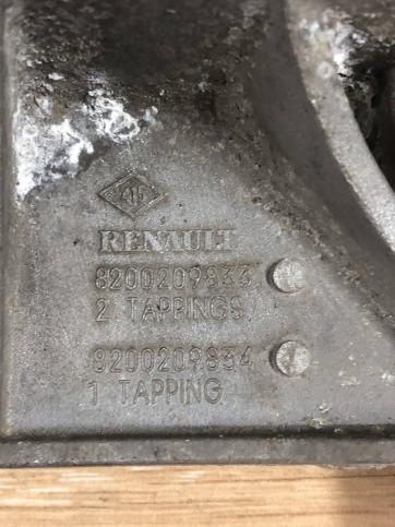 Подушка двигателя правая Renault Megane 2 8200209833