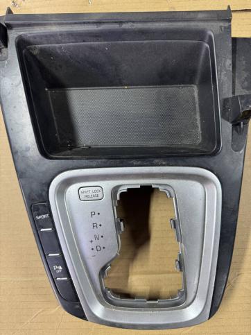 Накладка консоли Kia Ceed 3 84632J7100