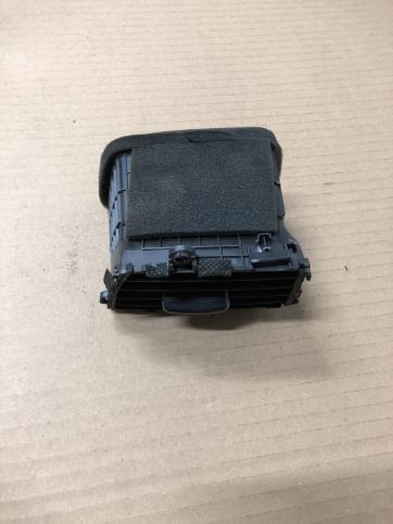 Дефлектор воздушный центральный RH  Kia Ceed 3 97420-J7000