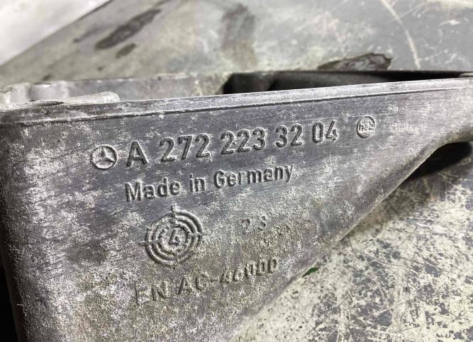 Кронштейн двигателя Mercedes-Benz R W251 2008 A2722233204