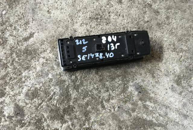 Блок управления стеклоподъемниками Mercedes-Benz C A2049055402