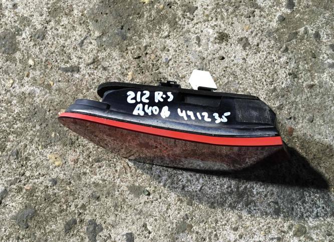 Фонарь крышки багажника правый Mercedes-Benz E A2129060258