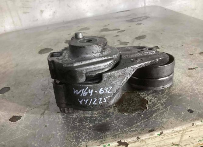Натяжитель ремня генератора Mercedes-Benz M W164 A6422001470