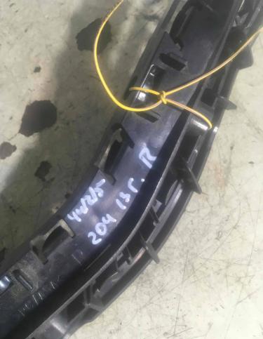 Крепление переднего бампера Mercedes-Benz C A2048800830