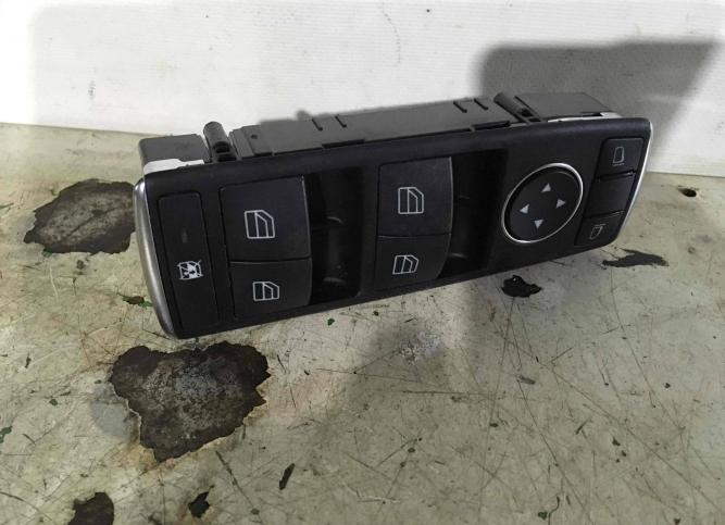 Блок управления стеклоподъемниками Mercedes-Benz C 2049055302