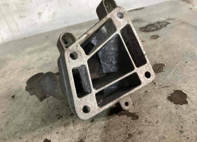 Кронштейн двигателя Mercedes-Benz M W164 2008 6422230304