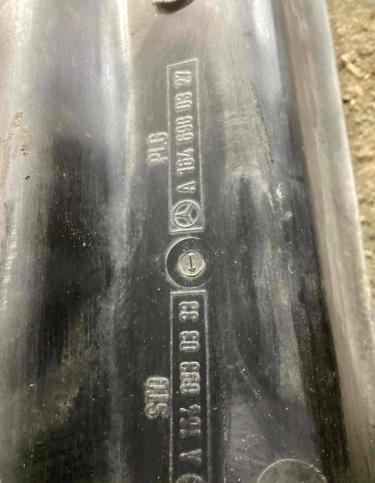 Водосток крышки багажника левый Mercedes-Benz GL A16469303331646930333